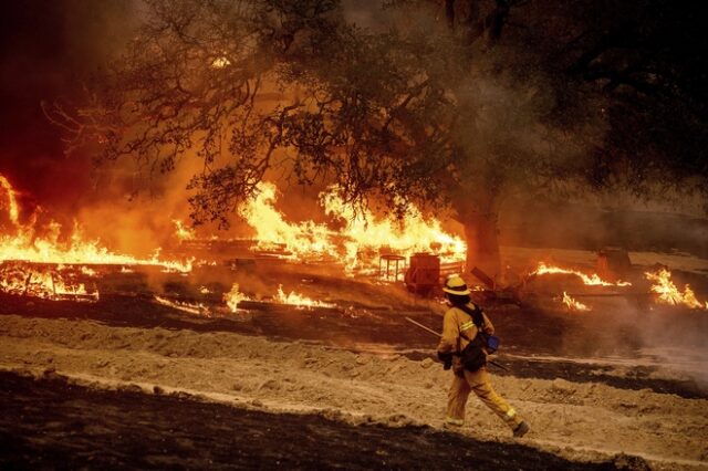 Φωτιές στην Καλιφόρνια: Πάνω από 30 νεκροί και τεράστια περιβαλλοντική καταστροφή