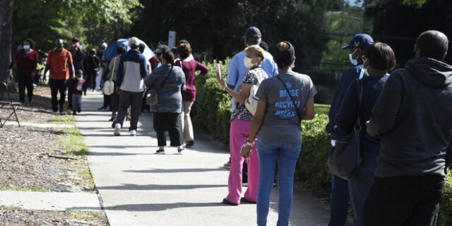 Εκλογές στις ΗΠΑ: Κοντά σε ρεκόρ συμμετοχής – Πόσοι έχουν ήδη ψηφίσει