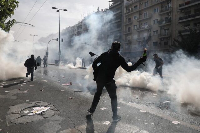 Επίθεση με βόμβα μολότοφ σε βάρος των ΜΑΤ έξω από το Εφετείο