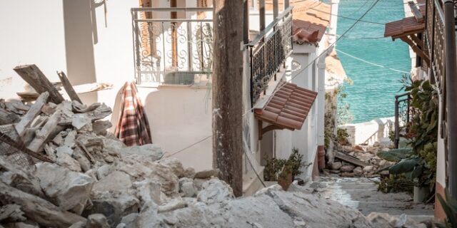 Σάμος: Εικόνες απόλυτης καταστροφής από τον σεισμό των 6,7 Ρίχτερ