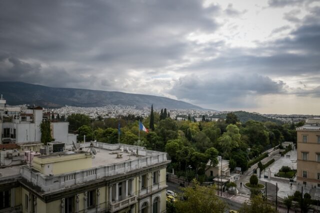 Τοπικές βροχές την Πέμπτη- Πέφτει ο υδράργυρος