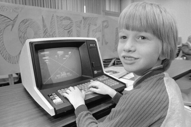 Η ιστορία της πρώτης online αγοράς που έγινε το 1979