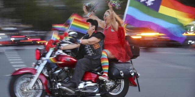 Ζήτησαν αποκλεισμό αστυνομικών από το μεγαλύτερο ΛΟΑΤΚΙ φεστιβάλ στον κόσμο
