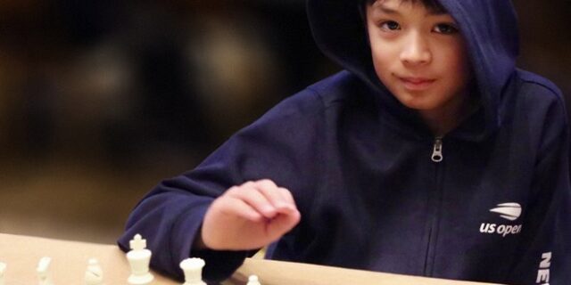 Ο 10χρονος σκακιστής που κέρδισε τη Μπεθ Χάρμον του “The Queen’s Gambit”
