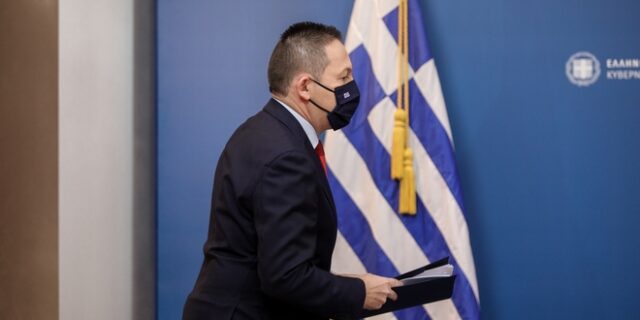 Lockdown: Ο Πέτσας ανακοινώνει τι δεν θα ανοίξει τα Χριστούγεννα