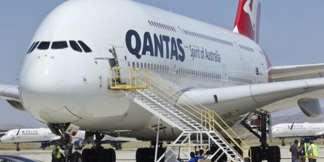 Qantas: Υποχρεωτικός ο εμβολιασμός κατά του κορονοϊού για το προσωπικό της