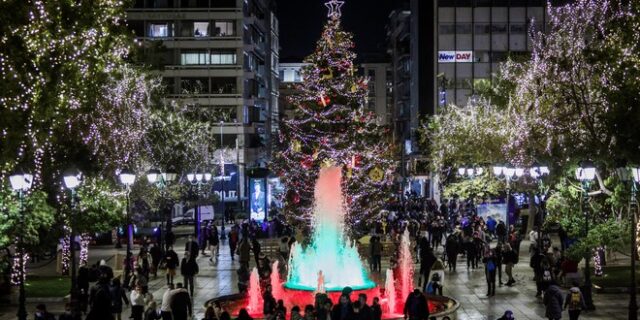 Εντυπωσιακά πλάνα: Η χριστουγεννιάτικη Αθήνα “ταξιδεύει” σε όλο τον κόσμο