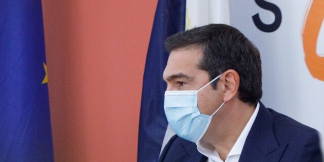 ΣΥΡΙΖΑ για εμβολιασμούς: Πλιάτσικο και ανικανότητα της ΝΔ