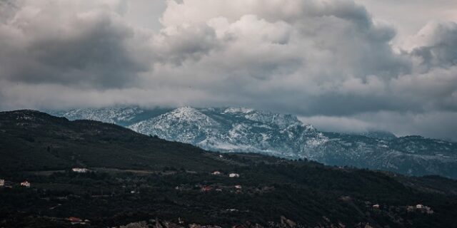 Καιρός: Βροχές και καταιγίδες τις επόμενες ημέρες – Χιόνια στα ορεινά