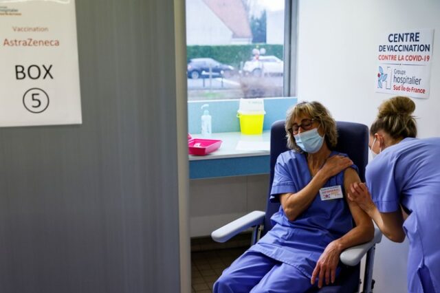 Γαλλία: Ανοιχτός ο εμβολιασμός για τους άνω των 55