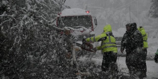 Κακοκαιρία Μήδεια: Υψηλή τάση στην κυβέρνηση για τις διακοπές ρεύματος 