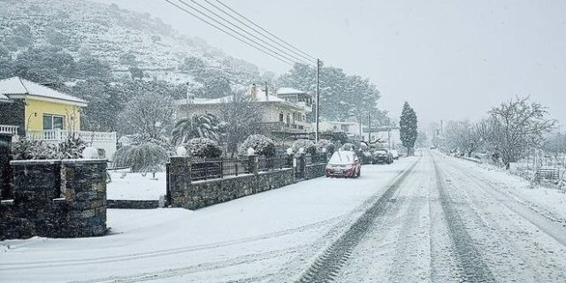 Κακοκαιρία “Μήδεια”: Ο χιονιάς “σφυροκοπά” την Κρήτη