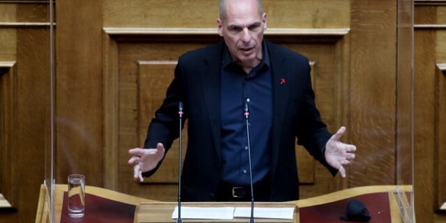 Βαρουφάκης: ”Το Ταμείο Ανάκαμψης θα αποδειχθεί το επόμενο μεγάλο σκάνδαλο”