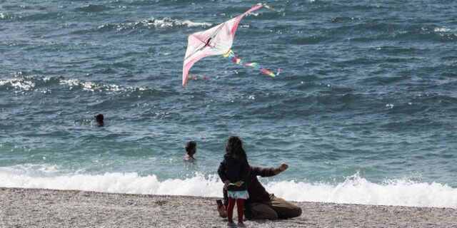 Καθαρά Δευτέρα: Κούλουμα από την παραλία του Φαλήρου μέχρι τη Θεσσαλονίκη