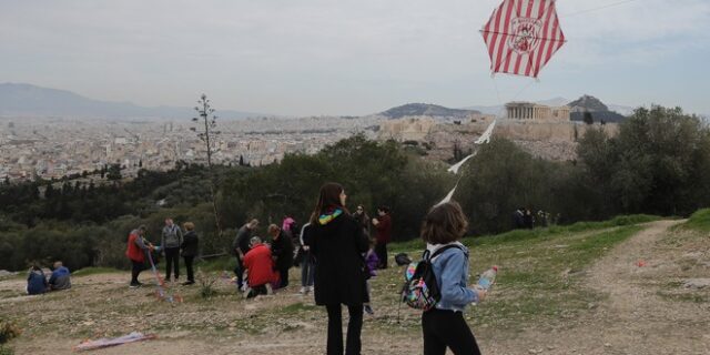 Καιρός: Καθαρά Δευτέρα με βροχές και μποφόρ