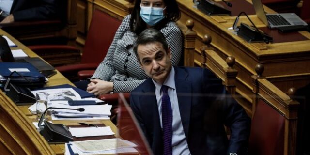 Την Κεραμέως “φορτώνεται στην πλάτη” ο Μητσοτάκης