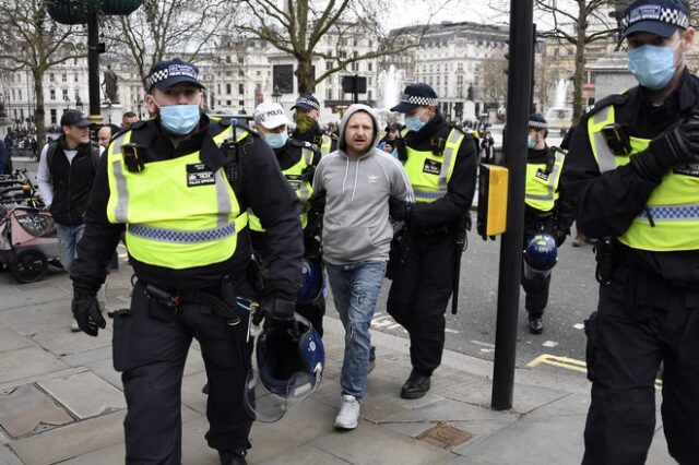 Λονδίνο: Επεισόδια και συλλήψεις σε διαδήλωση κατά του lockdown