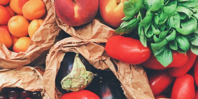 12 αγκαλιές: Το νέο project του Φρεσκούλη μοιράζει φρούτα, λαχανικά και αγάπη