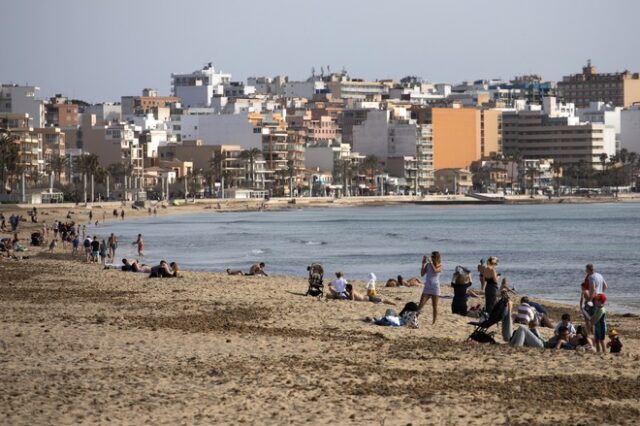 Ισπανία: Υποχρεωτική χρήση μάσκας σε παραλίες και πάρκα ακόμα και σε απόσταση
