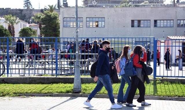 ΣΥΡΙΖΑ: Δωρεάν rapid test σε μαθητές, στενές επαφές κρουσμάτων