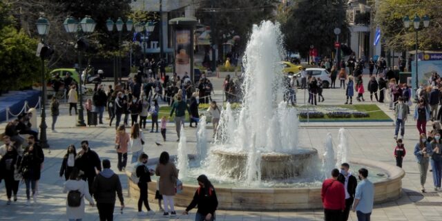 Πράσινο φως από την Κομισιόν για δόση και μέτρα στήριξης – Καμπανάκι για την ανάπτυξη μετά το 2023