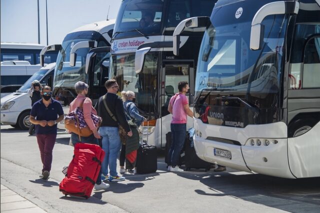 Green Pass και για μετακινήσεις από νομό σε νομό: Ανεμβολίαστοι με μοριακό ή rapid