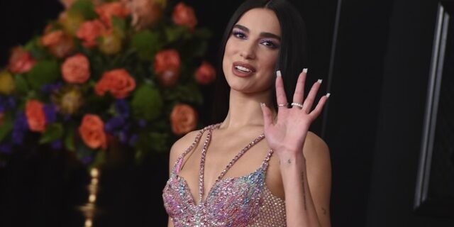 Brit Awards: Η Dua Lipa σάρωσε τα πάντα και όχι μόνο με την εμφάνισή της