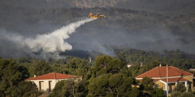 Φωτιά στα Γεράνεια Όρη: Πολλές οι ενεργές εστίες – Κάηκαν πάνω από 40.000 στρέμματα δάσους