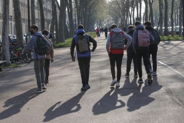 Γαλλία: Επιστροφή στα θρανία των μαθητών Γυμνασίου και Λυκείου