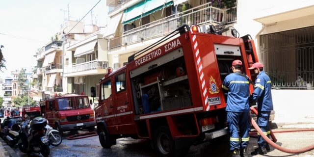 Καλλιθέα: Φωτιά σε πολυκατοικία – Φόβοι για τραυματίες