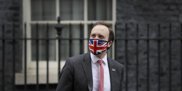 Βρετανία: Κλιμακώνονται οι πιέσεις για αποπομπή του υπουργού Υγείας μετά το ροζ σκάνδαλο