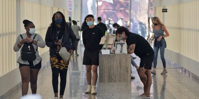 Μετάλλαξη Δέλτα: Το Λος Άντζελες συνιστά σε όλους τους πολίτες να φορούν μάσκα στους εσωτερικούς χώρους
