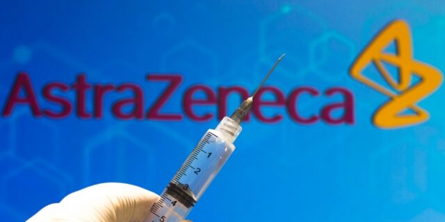 Παύση εμβολιασμών με AstraZeneca στους κάτω των 60 – Τι ισχύει για όσους έχουν κάνει την πρώτη δόση