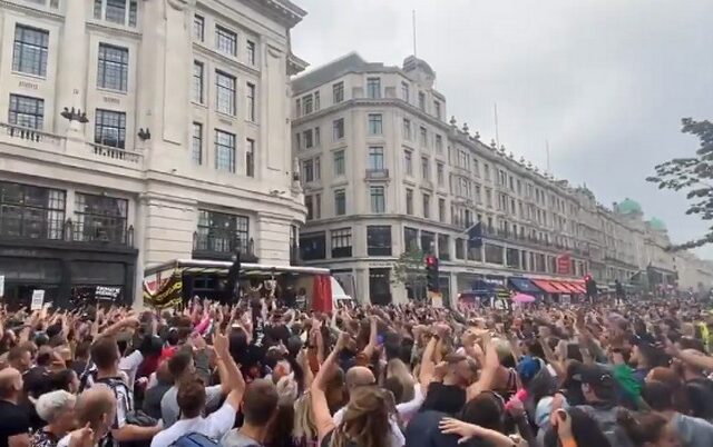 Λονδίνο: Χορευτική διαδήλωση για την επαναλειτουργία των νυχτερινών κέντρων