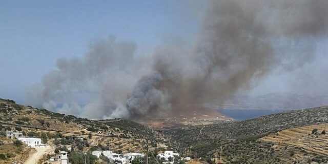 Φωτιά στην Πάρο: Σε ύφεση το πύρινο μέτωπο, φτάνουν και άλλες ενισχύσεις