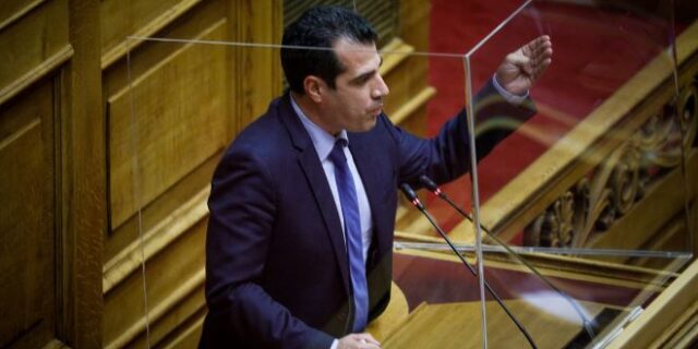 Οταν ο Θάνος Πλεύρης έφερνε στη Βουλή ψήφισμα που μιλούσε για “Εβραιομασωνία”