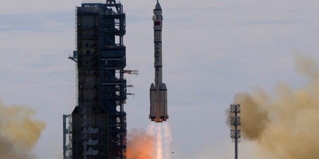 Κίνα: Απογειώθηκε το διαστημόπλοιο Shenzhou-12 – Δείτε τα εντυπωσιακά βίντεο