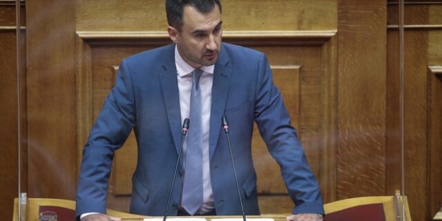 Χαρίτσης: “Η εικονική πραγματικότητα της κυβέρνησης συγκρούεται με την καταστροφική έξαρση της πανδημίας”