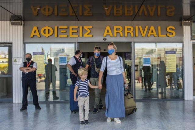 Έρχονται οι Βρετανοί: Χωρίς καραντίνα από 19 Ιουλίου οι πλήρως εμβολιασμένοι που επιστρέφουν από Ελλάδα