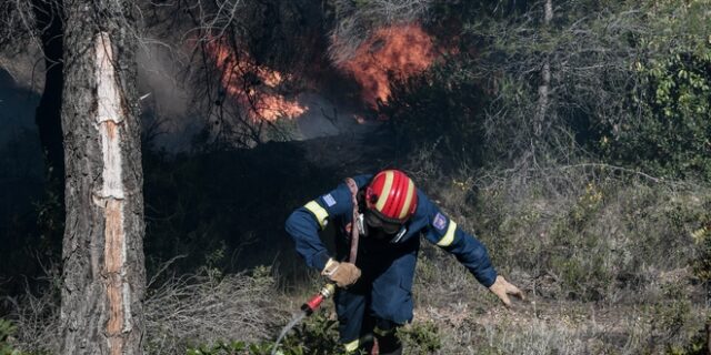 Φωτιά στα Μέθανα: Καλύτερη η εικόνα