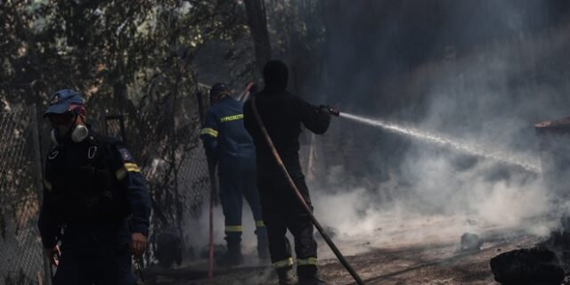 Αχαΐα: Σε εξέλιξη η φωτιά στη Δροσιά – Σε ύφεση το μέτωπο στην Ελεκίστρα