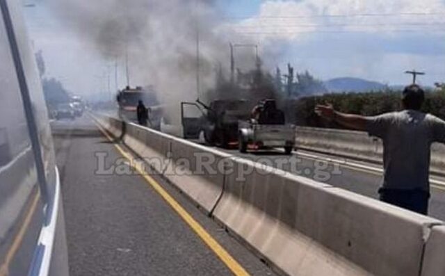 Μικροθήβες: Φωτιά σε όχημα μπλόκαρε για πάνω από 1 ώρα την Εθνική Οδό