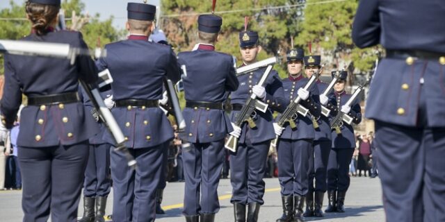 Ακραίος σεξισμός από στρατιωτική επιτροπή γιατρών σε υποψήφιους για στρατιωτικές σχολές