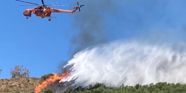 Ζάκυνθος: Σε ύφεση η φωτιά στις Νερατζούλες