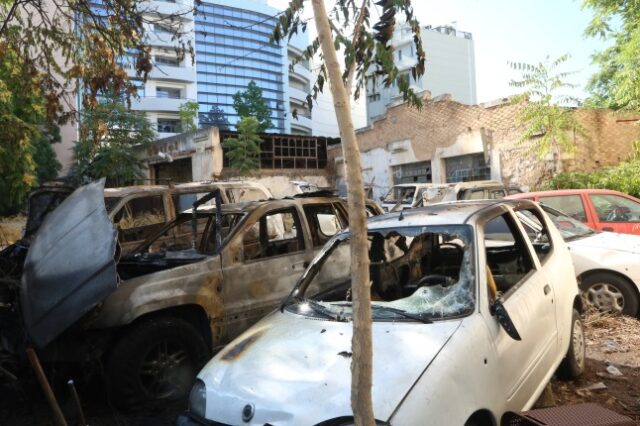 Κυψέλη: Αυτοκίνητα τυλίχθηκαν στις φλόγες τα ξημερώματα