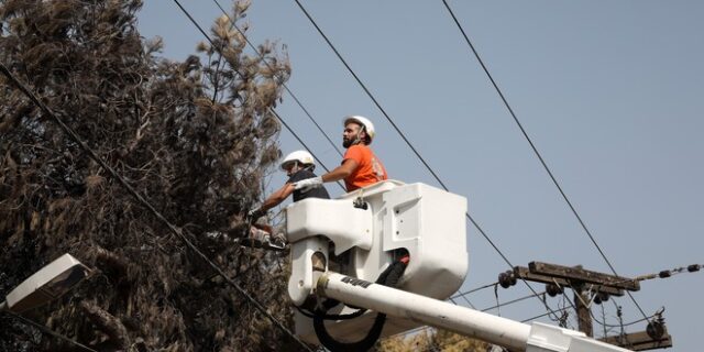 ΔΕΔΔΗΕ: Πώς προχωρά η αποκατάσταση των ζημιών από τις φωτιές