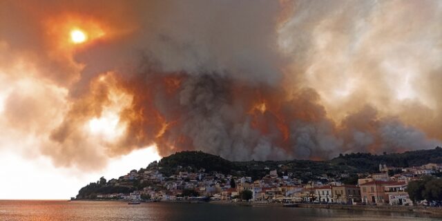 Φωτιά στην Εύβοια: Εκτός ελέγχου – Σπίτια παραδόθηκαν στις φλόγες