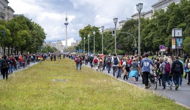 Γερμανία: Νέα διαδήλωση κατά του “εμβολιαστικού απαρτχάιντ”