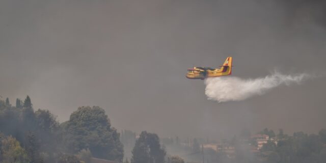 Φωτιά στην Ηλεία: Νέες αναζωπυρώσεις – Εκκενώνεται το χωριό Λάλα