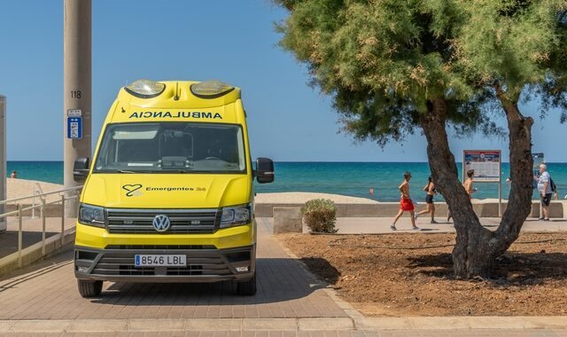 Ισπανία: Βρετανός τουρίστας πήγε για φαγητό σε εστιατόριο και έφυγε με ασθενοφόρο